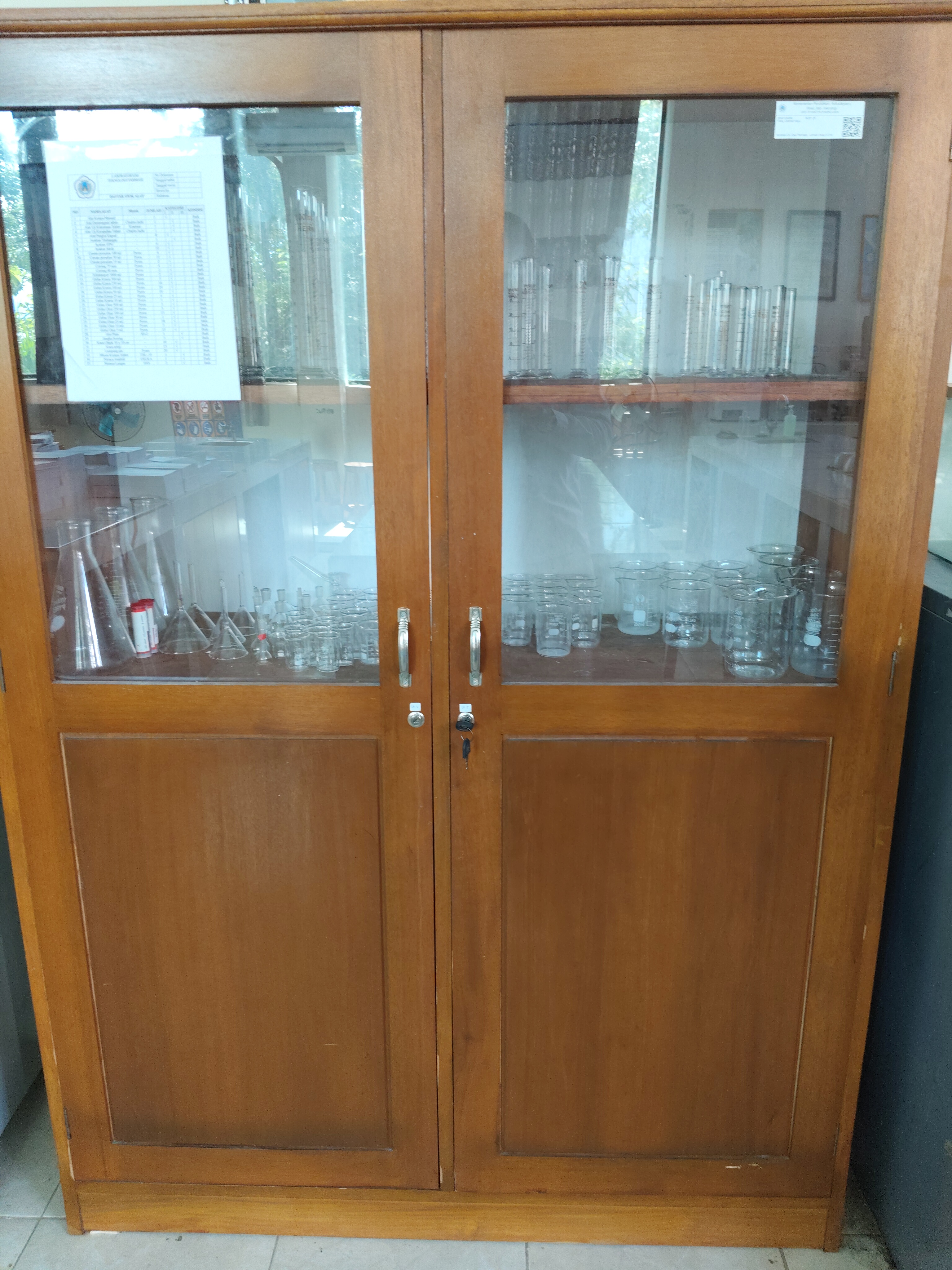Filing Cabinet Kayu Lab Teknologi