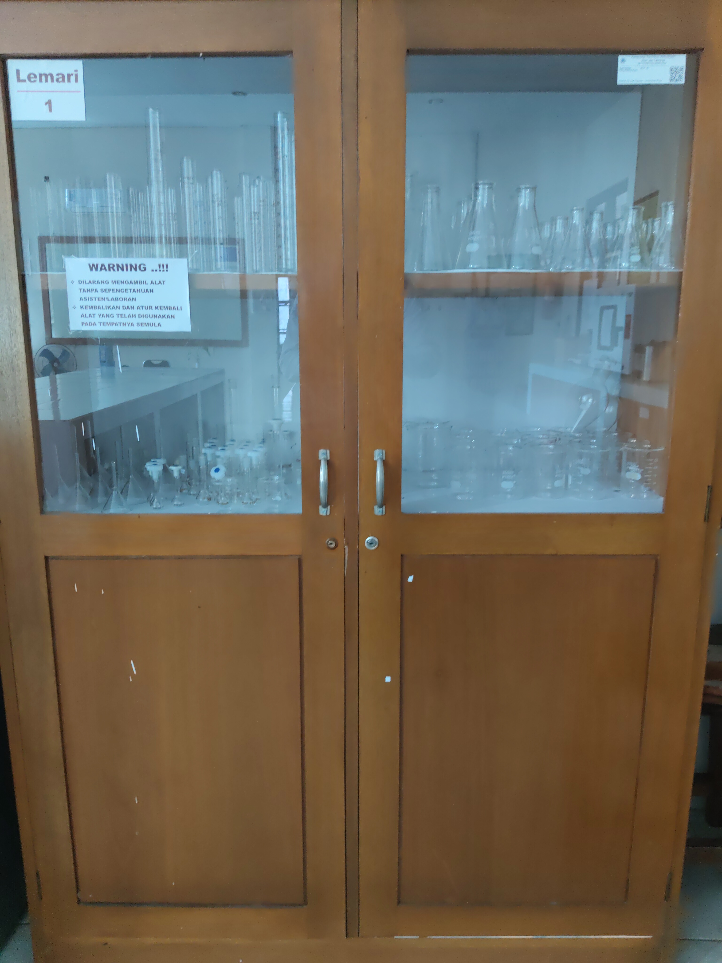 Filing Cabinet Kayu Lab Kimia Farmasi