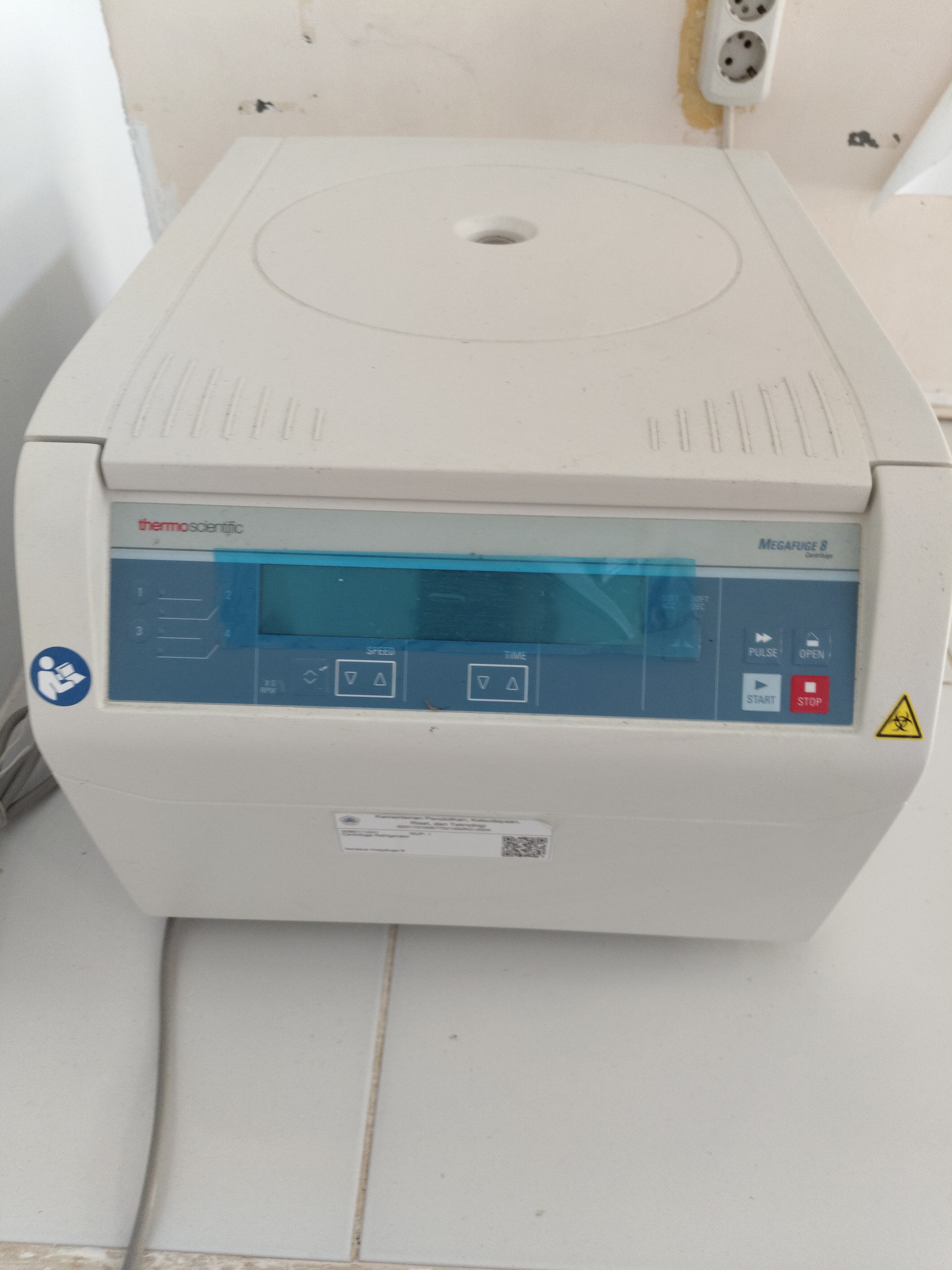 Centrifuge Refrigerator Lab Farmakologi
