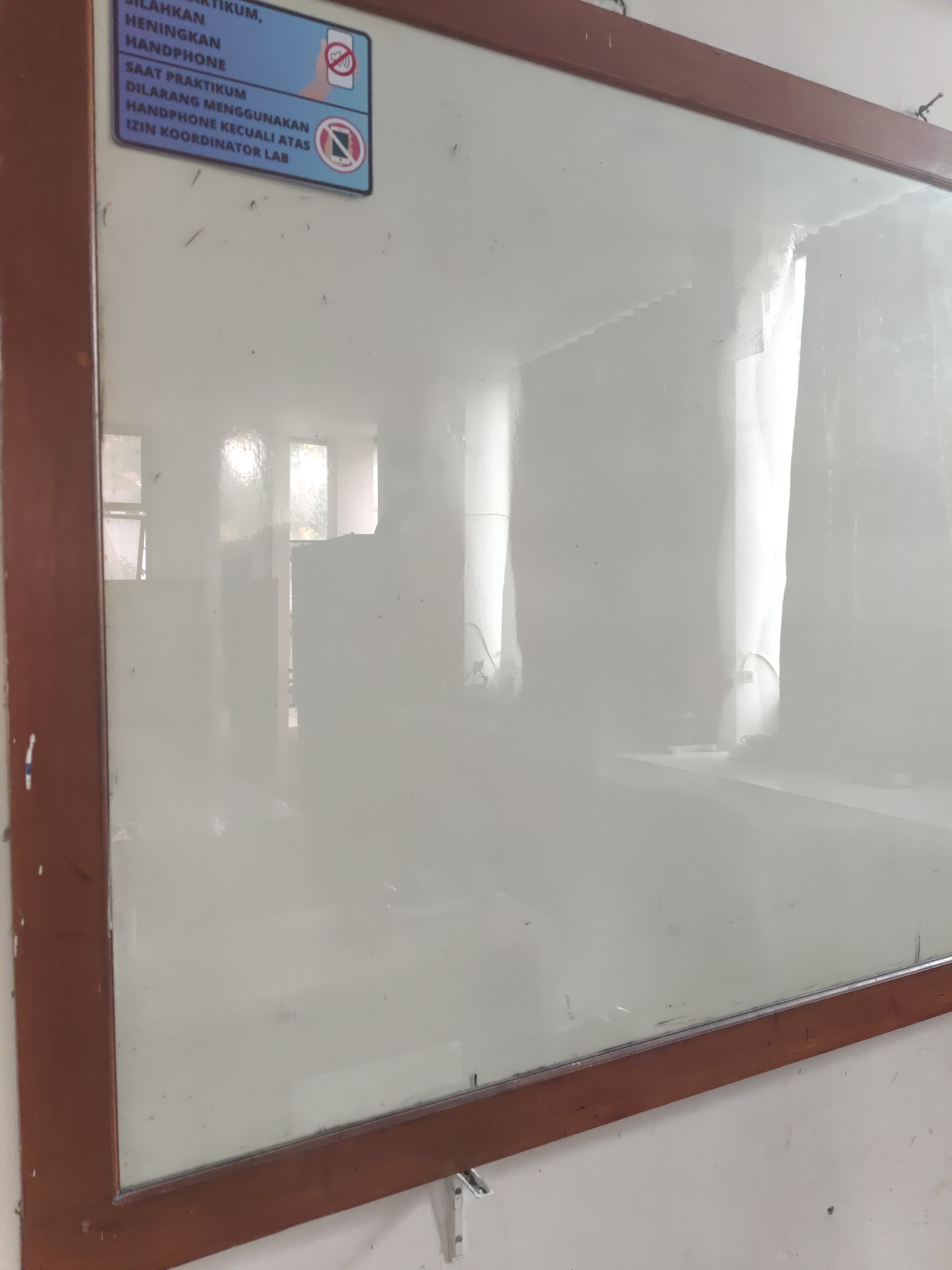 Papan Tulis Lab Kimia Farmasi