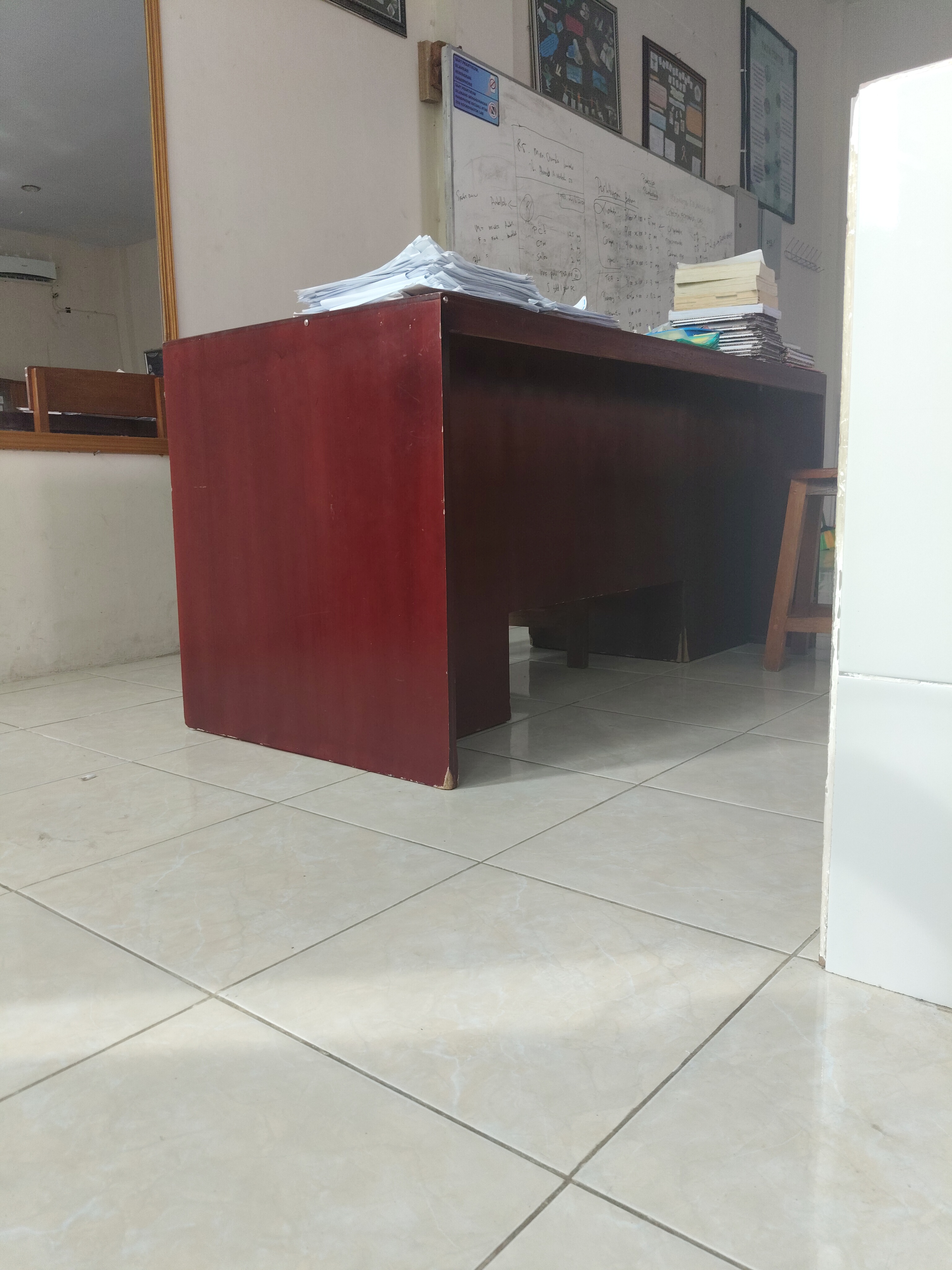 Meja Dosen Lab Teknologi
