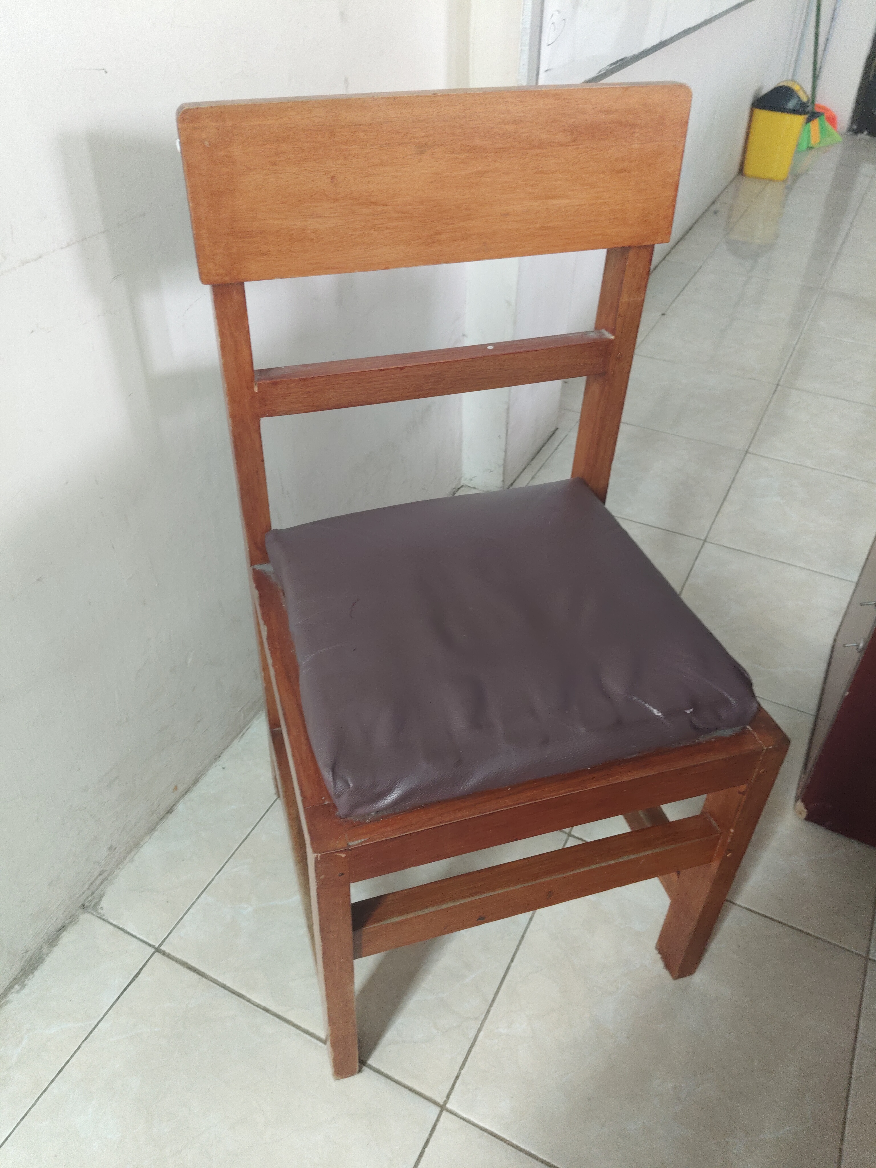 Kursi Dosen Lab Teknologi