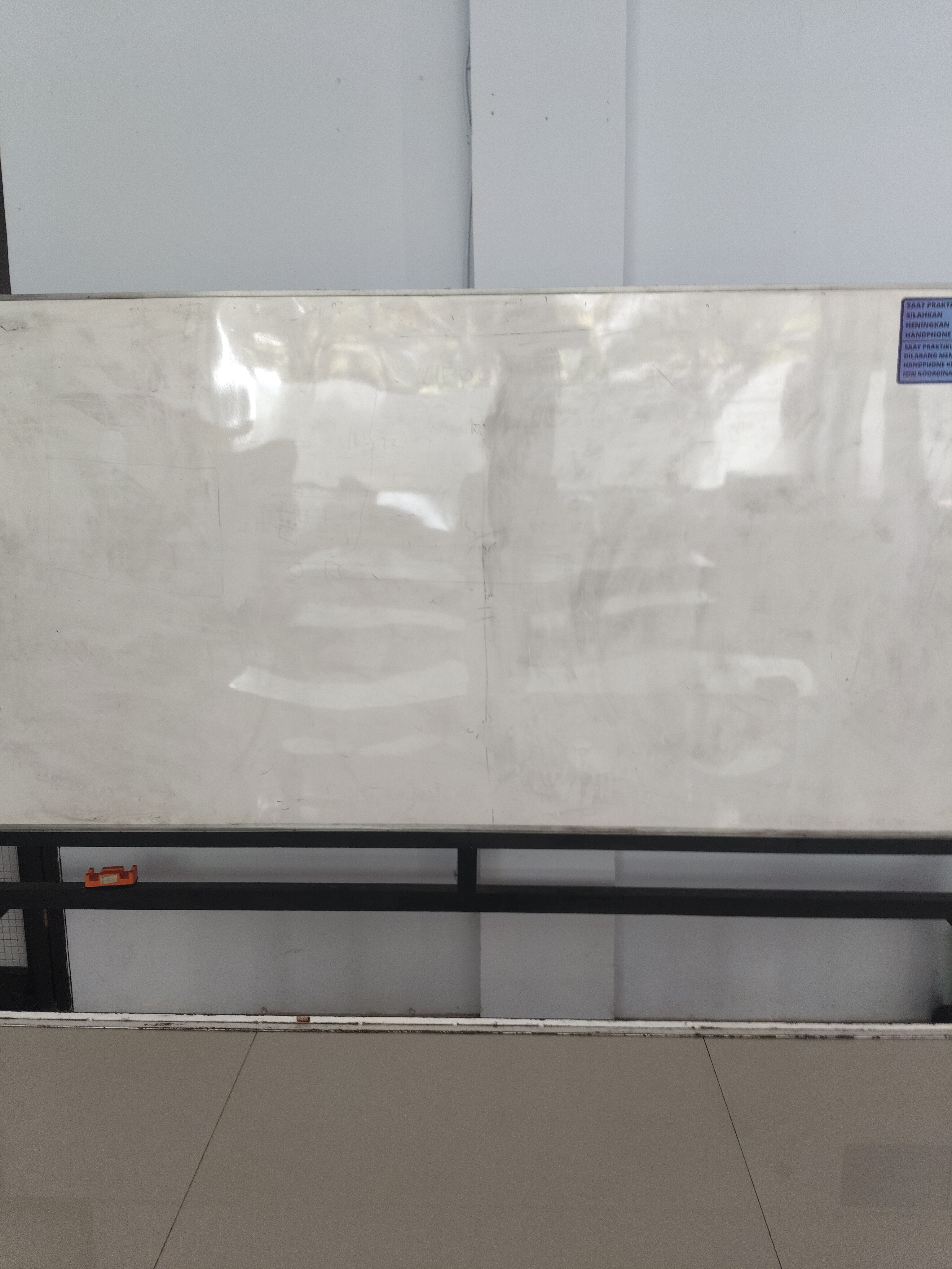 Papan Tulis Lab Mikrobiologi