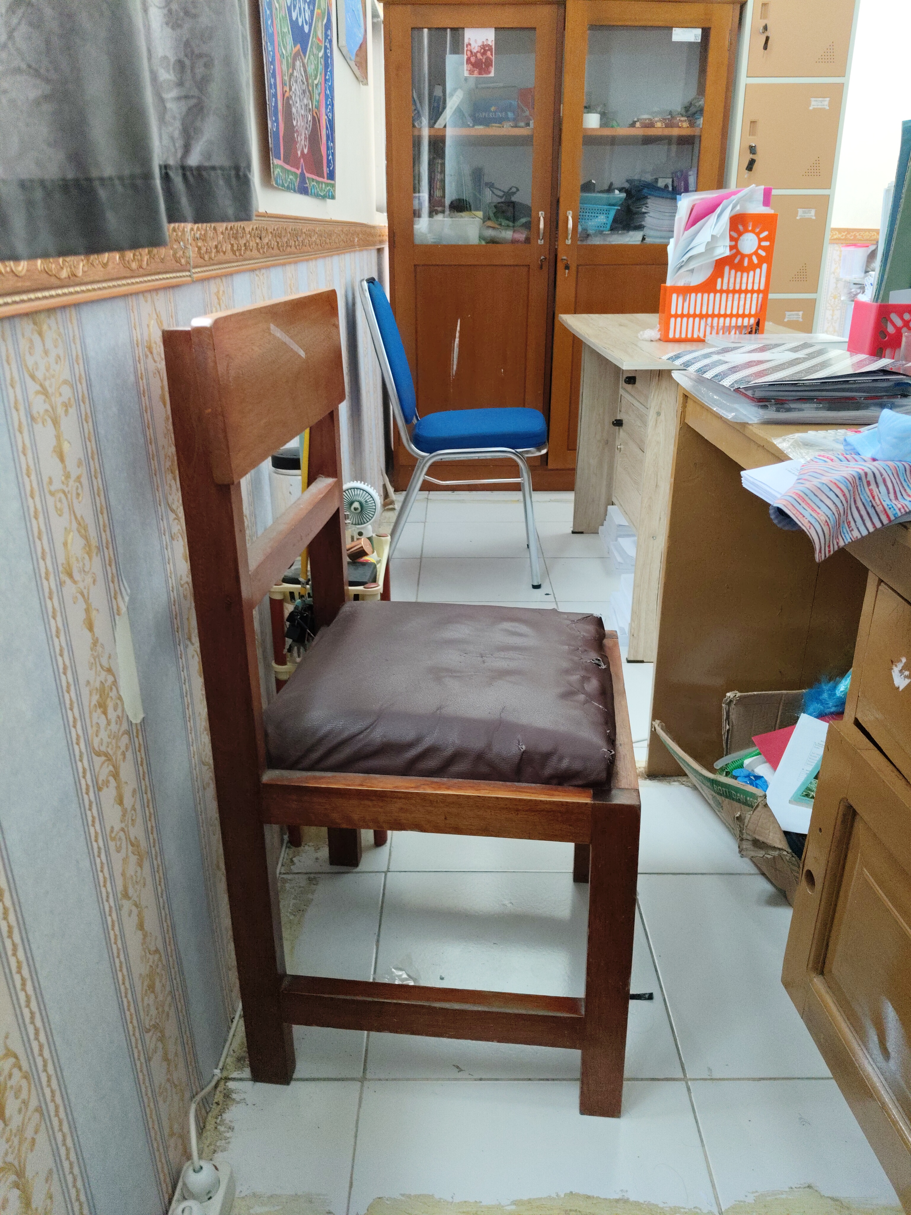 Kursi kerja laboran