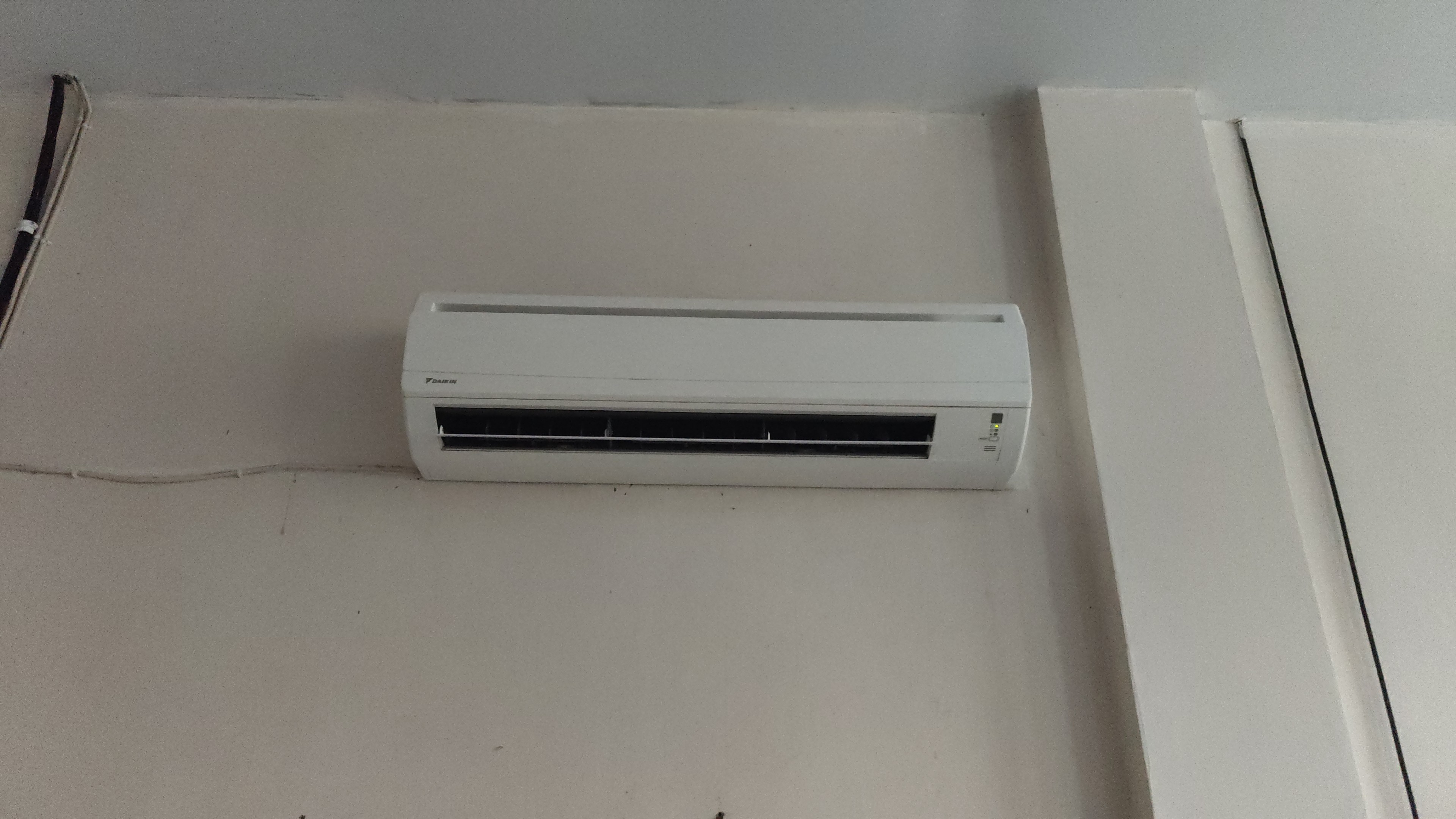 Air Conditioner Laboratorium Farmasi