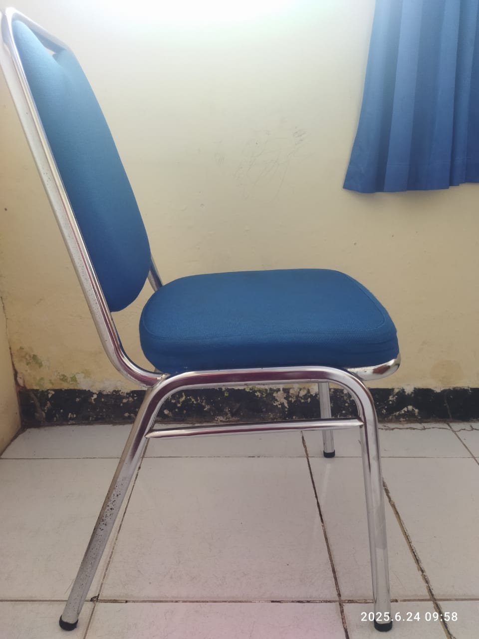 Kursi Biru