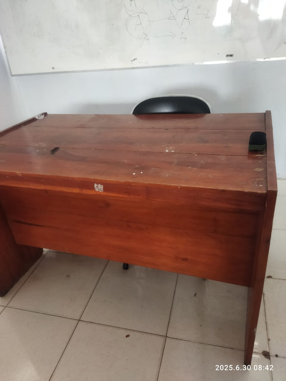 Meja Dosen Kelas