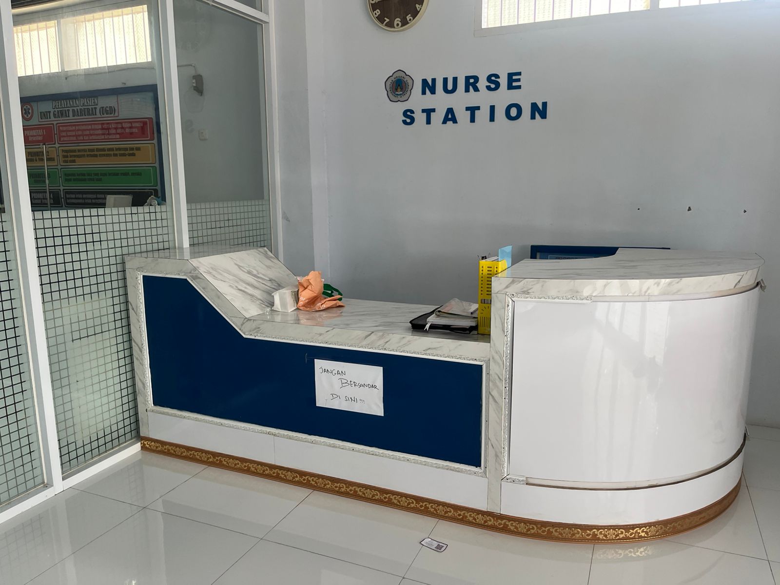 Meja Lobi Laboratorium Keperawatan 