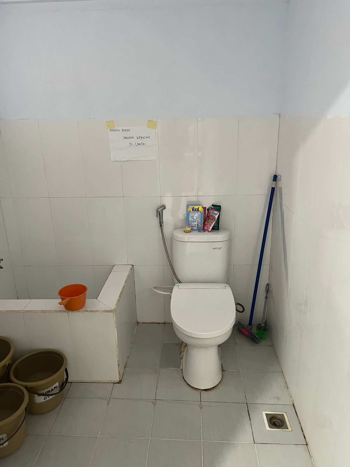 Toilet Dosen Lab Keperawatan 