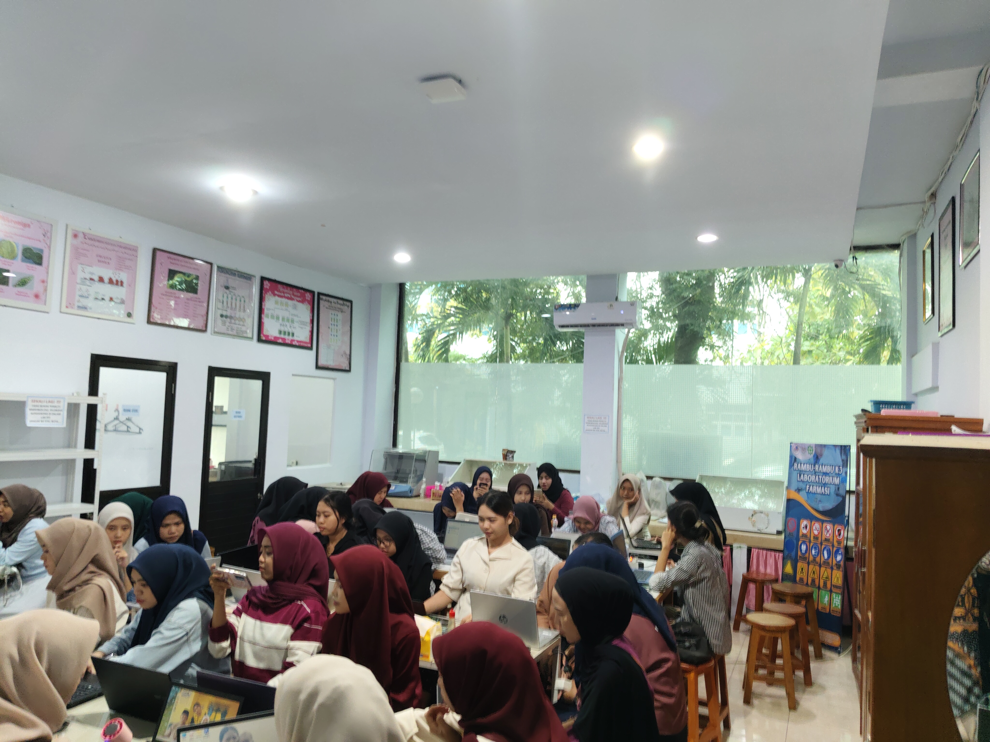 Laboratorium Mikrobiologi