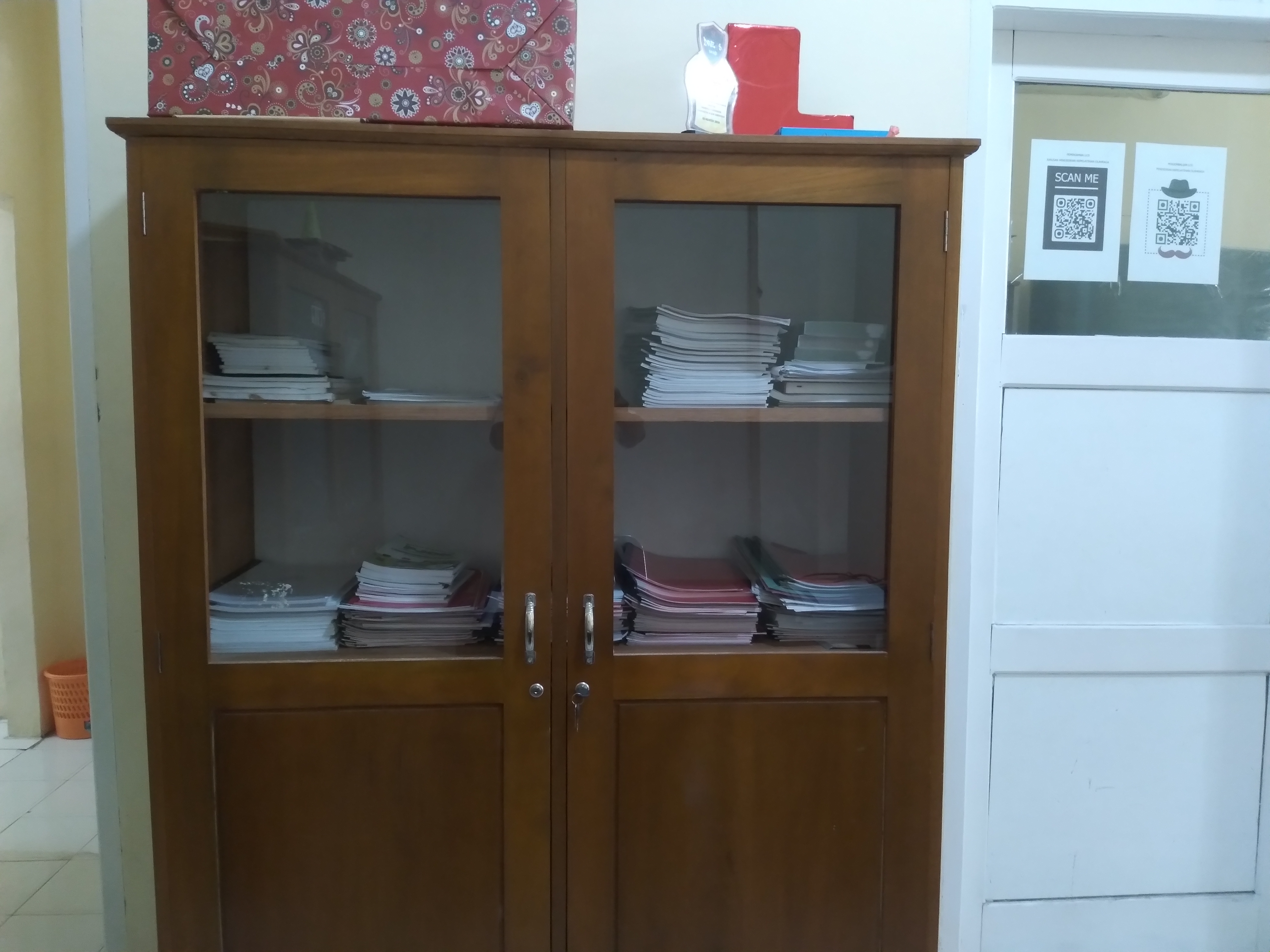 Lemari Arsip 2 pintu